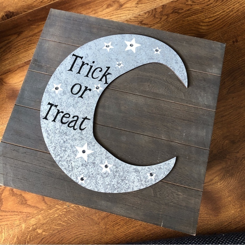 Trick or treat wood and metal light up sign - Picture 3 of 3